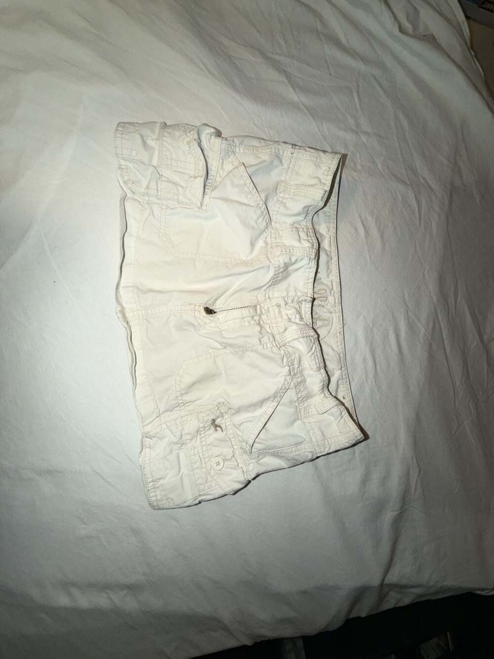 Hollister White Cargo Shorts with Zipper Pockets and Logo Patch, Size 6